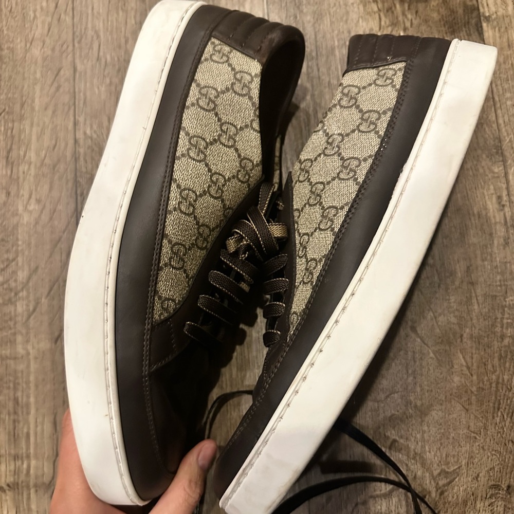 Gucci Men’s brown sneaks worn 2 times size 11